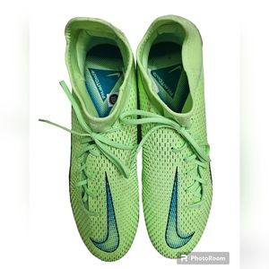 Soccer cleats